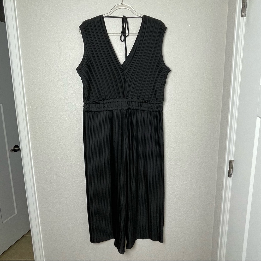 Romeo & Juliet Couture Black Sleeveless Jumpsuit